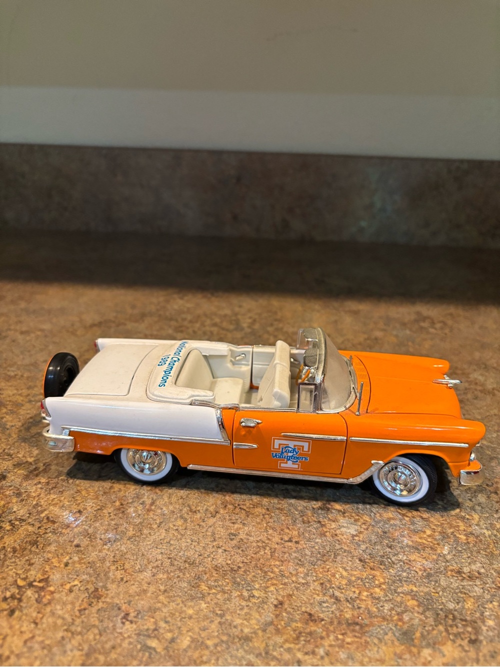 Tennessee volunteers car model, home decor collectible